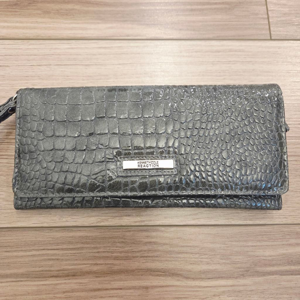 Kenneth Cole Reaction Gray Croc Embossed Wallet 9"×4"